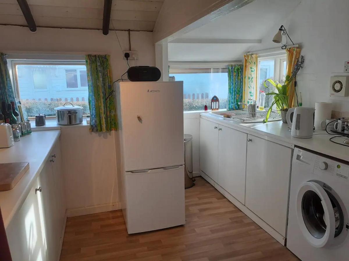 Sundial Cottage Норвич Экстерьер фото
